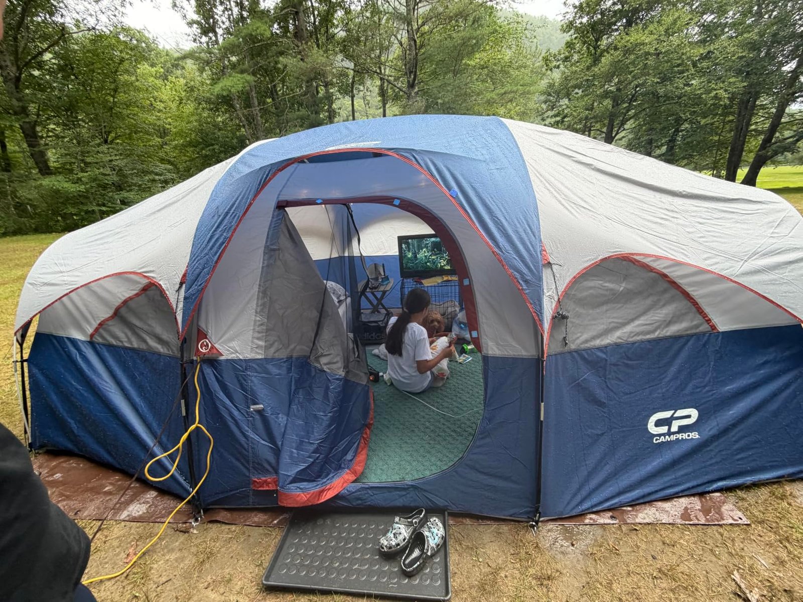 Weatherproof 8-person tent photo review