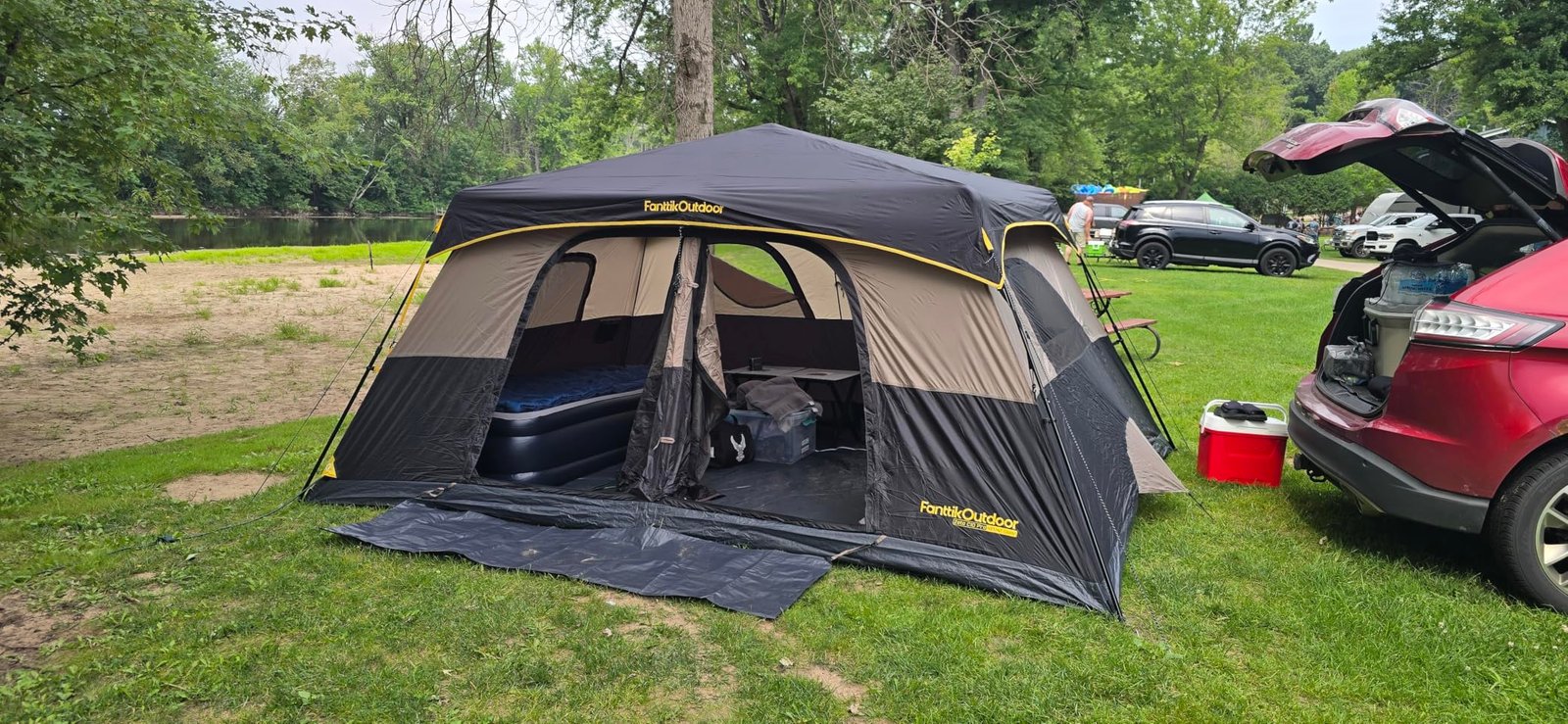 Set up a camping tent in 60 seconds photo review